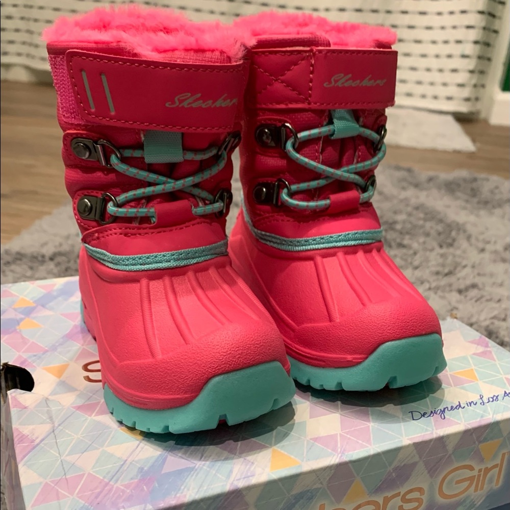 Snow boots